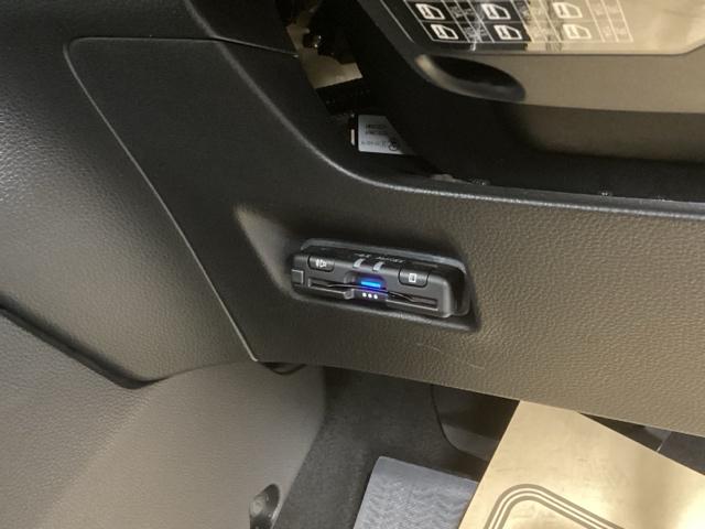 フィット ホーム　純正ナビ　フルセグ　リアカメラ　カーテンエアバック　サポカー　ＬＥＤヘットライト　オートクルーズ　前後障害物センサー　横滑り防止機能　アイドリングストップ　ＥＴＣ車載器　イモビ　ＵＳＢ　Ｗエアバック（16枚目）