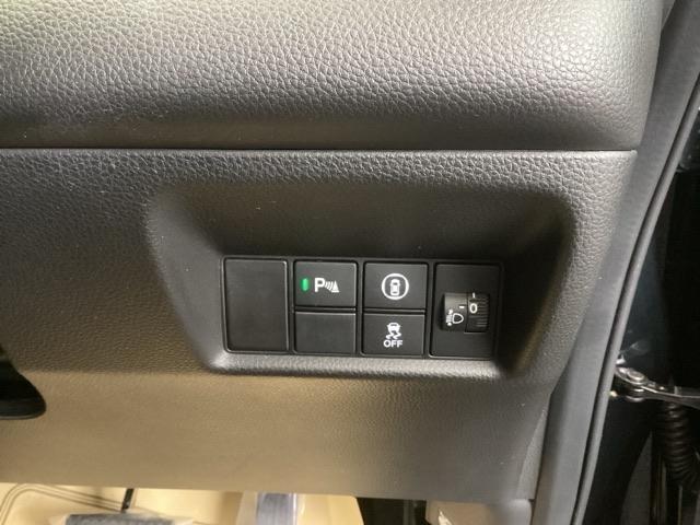 フィット ホーム　純正ナビ　フルセグ　リアカメラ　カーテンエアバック　サポカー　ＬＥＤヘットライト　オートクルーズ　前後障害物センサー　横滑り防止機能　アイドリングストップ　ＥＴＣ車載器　イモビ　ＵＳＢ　Ｗエアバック（17枚目）