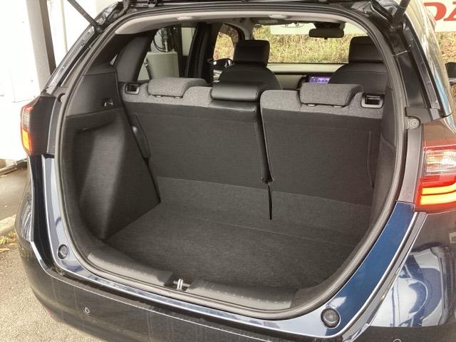 フィット ホーム　純正ナビ　フルセグ　リアカメラ　カーテンエアバック　サポカー　ＬＥＤヘットライト　オートクルーズ　前後障害物センサー　横滑り防止機能　アイドリングストップ　ＥＴＣ車載器　イモビ　ＵＳＢ　Ｗエアバック（21枚目）