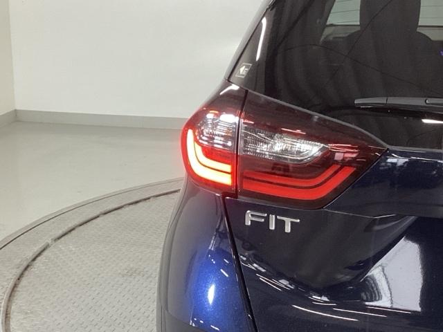 フィット ホーム　純正ナビ　フルセグ　リアカメラ　カーテンエアバック　サポカー　ＬＥＤヘットライト　オートクルーズ　前後障害物センサー　横滑り防止機能　アイドリングストップ　ＥＴＣ車載器　イモビ　ＵＳＢ　Ｗエアバック（33枚目）