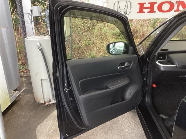 フィット ホーム　純正ナビ　フルセグ　リアカメラ　カーテンエアバック　サポカー　ＬＥＤヘットライト　オートクルーズ　前後障害物センサー　横滑り防止機能　アイドリングストップ　ＥＴＣ車載器　イモビ　ＵＳＢ　Ｗエアバック（35枚目）