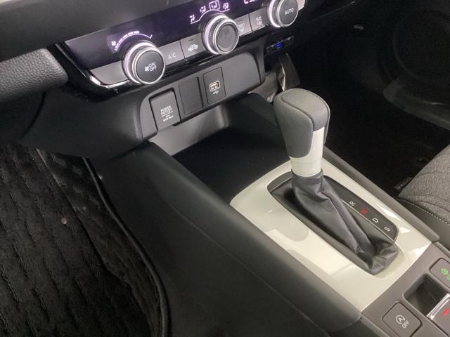 フィット ホーム　純正ナビ　フルセグ　リアカメラ　カーテンエアバック　サポカー　ＬＥＤヘットライト　オートクルーズ　前後障害物センサー　横滑り防止機能　アイドリングストップ　ＥＴＣ車載器　イモビ　ＵＳＢ　Ｗエアバック（41枚目）