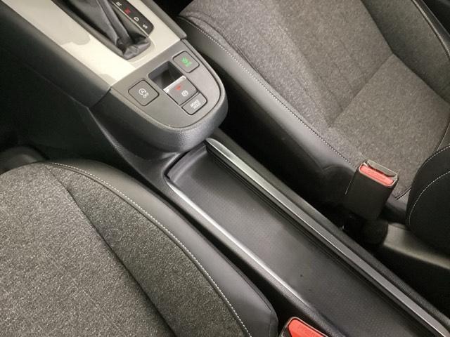 フィット ホーム　純正ナビ　フルセグ　リアカメラ　カーテンエアバック　サポカー　ＬＥＤヘットライト　オートクルーズ　前後障害物センサー　横滑り防止機能　アイドリングストップ　ＥＴＣ車載器　イモビ　ＵＳＢ　Ｗエアバック（42枚目）