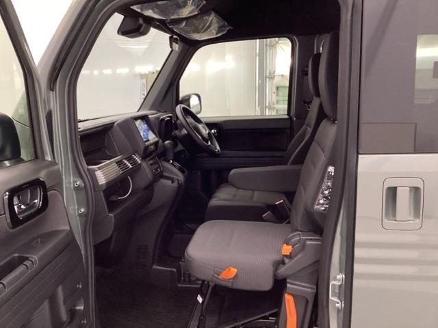 ���F���̂悢�C���p�l����ł��B����X�C�b�`��J�b�v�z���_�[���g���₷���ʒu�ɔz�u����Ă��܂��B