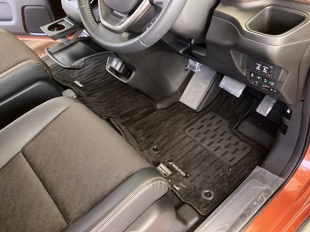 フリードハイブリッド ハイブリッド・クロスターホンダセンシング　純正メモリーナビ　両側電動スライドドア　バックモニター　シートヒータ　クルーズコントロール　ＵＳＢ入力　ＬＥＤヘッドランプ　地デジフルセグ　ＶＳＡ　ＤＶＤ再生　盗難防止　記録簿　アイドリングストップ（56枚目）