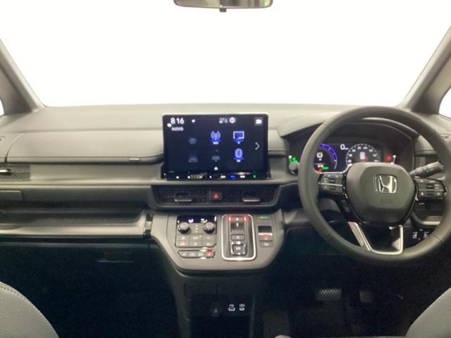 ���F���̂悢�C���p�l����ł��B����X�C�b�`��J�b�v�z���_�[���g���₷���ʒu�ɔz�u����Ă��܂��B