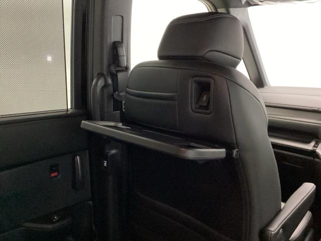 �O�Ȕw�ʂɂ͊i�[���̃e�[�u���������B�H����X�}�z�E�^�u���b�g�ł̓��掋���ȂǗl�X�ȗp�r�Ŋ��􂵂܂��B�T�C�h�ɂ͂�����Ƃ����ו���������ĕ֗��ȃR���r�j�t�b�N�t���ł��B