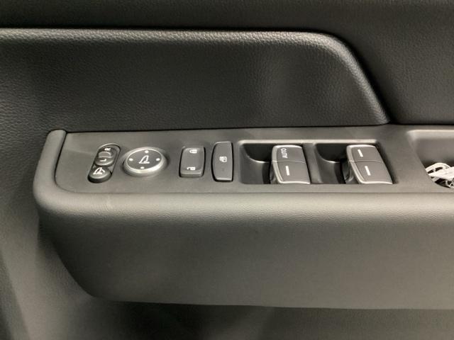 �y�p���[�E�B���h�E�X�C�b�`�z�����^�b�`�ŁA�p���[�E�C���h�E��h�A�~���[�𑀍�ł��܂��B