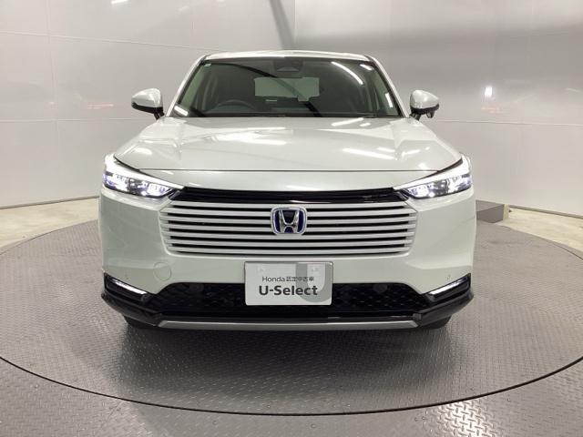 ヴェゼル ｅ：ＨＥＶＺ　メモリーナビ　ＥＴＣ　リアカメラ　シートヒーター　Ｓヒータ　地デジフルセグＴＶ　電動テールゲート　サイドエアバッグ　後カメラ　前後障害物センサー　横滑防止装置　エアコン　ＬＥＤヘットライト　パワステ（6枚目）