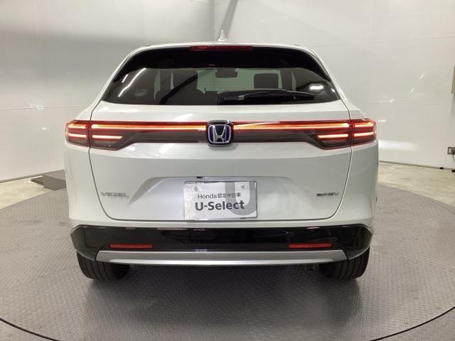 ヴェゼル ｅ：ＨＥＶＺ　メモリーナビ　ＥＴＣ　リアカメラ　シートヒーター　Ｓヒータ　地デジフルセグＴＶ　電動テールゲート　サイドエアバッグ　後カメラ　前後障害物センサー　横滑防止装置　エアコン　ＬＥＤヘットライト　パワステ（9枚目）