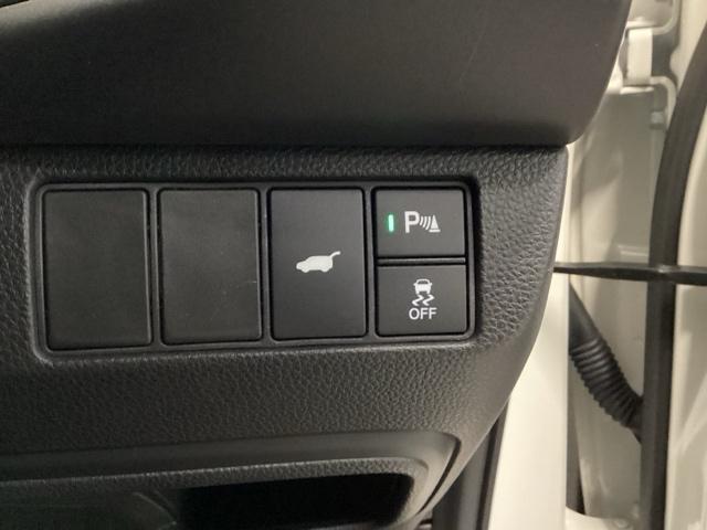 ヴェゼル ｅ：ＨＥＶＺ　メモリーナビ　ＥＴＣ　リアカメラ　シートヒーター　Ｓヒータ　地デジフルセグＴＶ　電動テールゲート　サイドエアバッグ　後カメラ　前後障害物センサー　横滑防止装置　エアコン　ＬＥＤヘットライト　パワステ（13枚目）