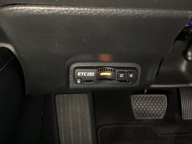 ヴェゼル ｅ：ＨＥＶＺ　メモリーナビ　ＥＴＣ　リアカメラ　シートヒーター　Ｓヒータ　地デジフルセグＴＶ　電動テールゲート　サイドエアバッグ　後カメラ　前後障害物センサー　横滑防止装置　エアコン　ＬＥＤヘットライト　パワステ（14枚目）