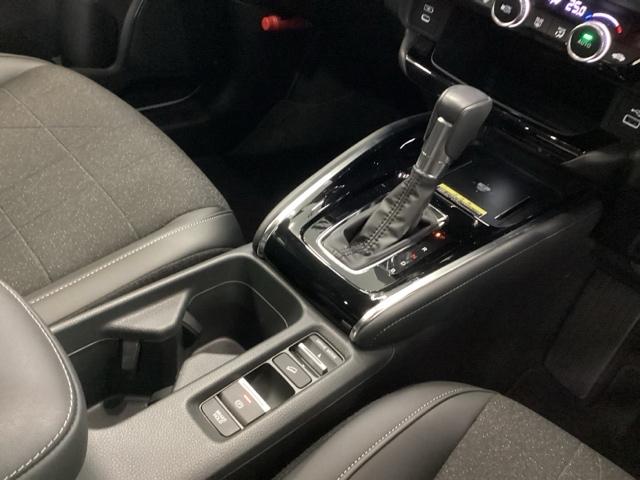 ヴェゼル ｅ：ＨＥＶＺ　メモリーナビ　ＥＴＣ　リアカメラ　シートヒーター　Ｓヒータ　地デジフルセグＴＶ　電動テールゲート　サイドエアバッグ　後カメラ　前後障害物センサー　横滑防止装置　エアコン　ＬＥＤヘットライト　パワステ（36枚目）