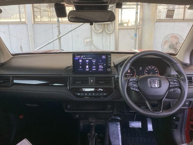 �t�����g�K���X���傫���A���C�h�Ȏ��E�ŉ^�]�����₷���Ȃ�悤�ɁA�݌v����Ă��܂��B