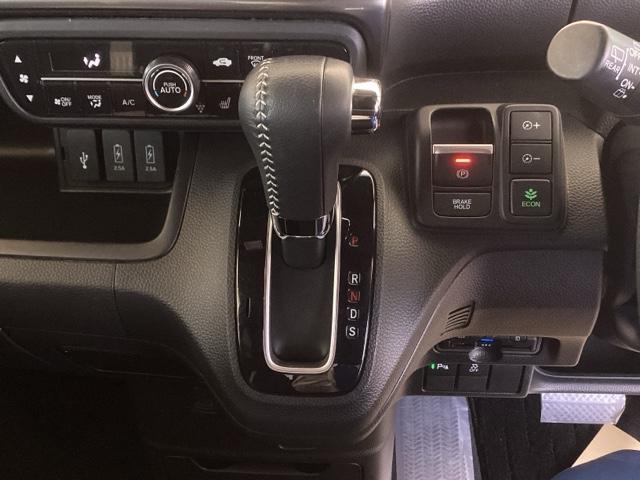 Ｎ－ＢＯＸカスタム Ｌスタイル＋ブラック　純正ナビ　フルセグ　リアカメラ　シティブレーキアクティブシステム　パワステ　シ－トヒ－タ－　ＡＢＳ　ナビ＆ＴＶ　オートエアコン　クルコン　横滑防止　ＬＥＤランプ　サイドエアバッグ　盗難防止装置（14枚目）