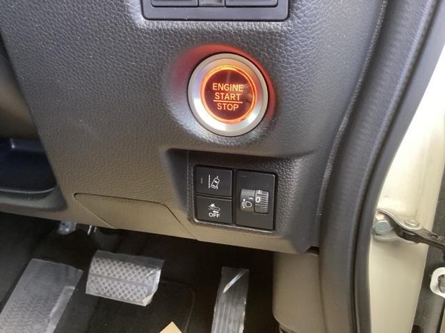 Ｎ－ＢＯＸカスタム Ｌスタイル＋ブラック　純正ナビ　フルセグ　リアカメラ　シティブレーキアクティブシステム　パワステ　シ－トヒ－タ－　ＡＢＳ　ナビ＆ＴＶ　オートエアコン　クルコン　横滑防止　ＬＥＤランプ　サイドエアバッグ　盗難防止装置（17枚目）