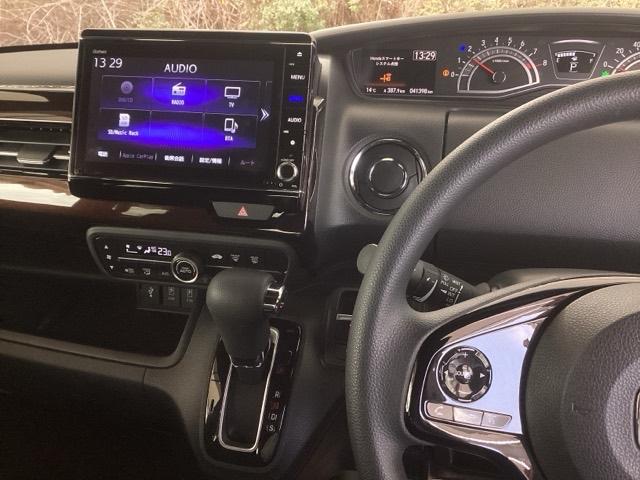 N-BOXカスタム L 純正ナビ フルセグ 2トーンカラー シートヒーター付き 助手席エアバック Bカメ ナビ・TV LED エアバッグ パワーウインドウ Aライト クルコン エアコン スマートキーPスタート USB VSA(2枚目)