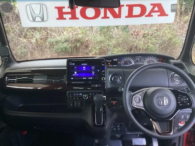 N-BOXカスタム L 純正ナビ フルセグ 2トーンカラー シートヒーター付き 助手席エアバック Bカメ ナビ・TV LED エアバッグ パワーウインドウ Aライト クルコン エアコン スマートキーPスタート USB VSA(3枚目)