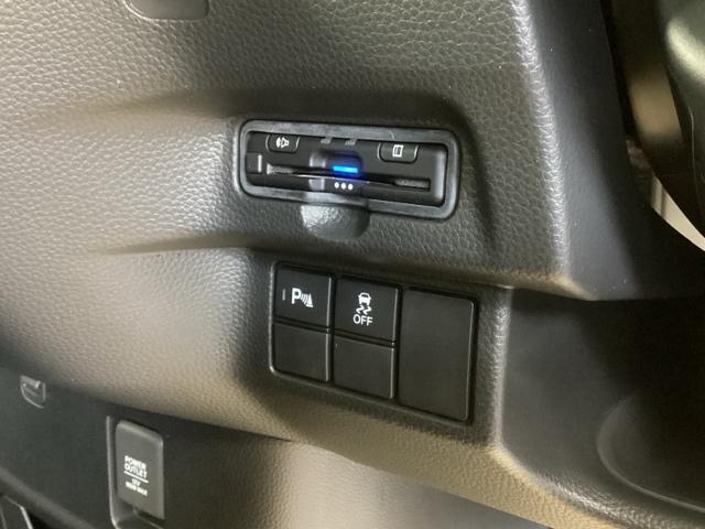 N-BOXカスタム L 純正ナビ フルセグ 2トーンカラー シートヒーター付き 助手席エアバック Bカメ ナビ・TV LED エアバッグ パワーウインドウ Aライト クルコン エアコン スマートキーPスタート USB VSA(15枚目)