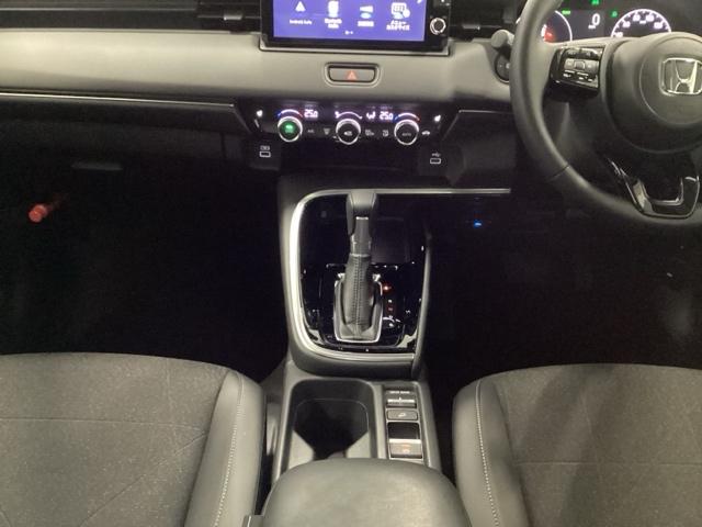 ヴェゼル e:HEVZ HondaCONNECT対応純正メモリーナビ Sヒータ 地デジフルセグTV 電動テールゲート サイドエアバッグ 後カメラ 前後障害物センサー 横滑防止装置 エアコン LEDヘットライト パワステ(26枚目)