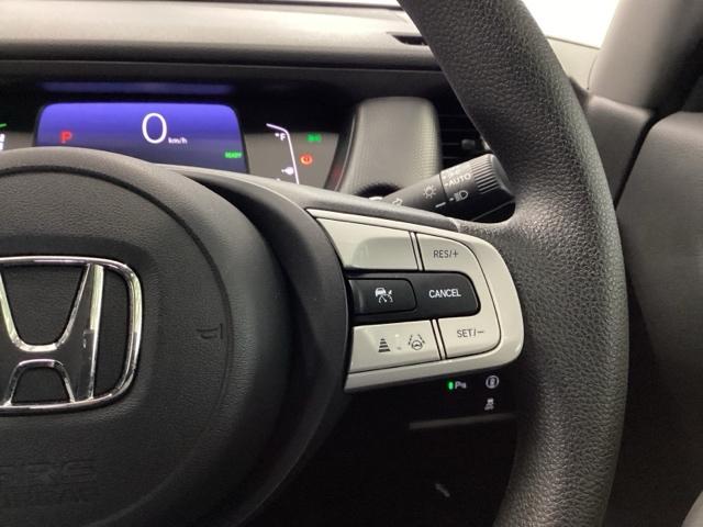 フィット ｅ：ＨＥＶベーシック　メモリーナビ　ドラレコ　ＥＴＣ　リアカメラ　ＵＳＢ接続　横滑り防止機能　Ａライト　Ｒカメラ　サイドエアバッグ　Ａストップ　ＬＥＤライト　フルセグＴＶ　盗難防止装置　クルーズコントロール　エアバッグ（34枚目）