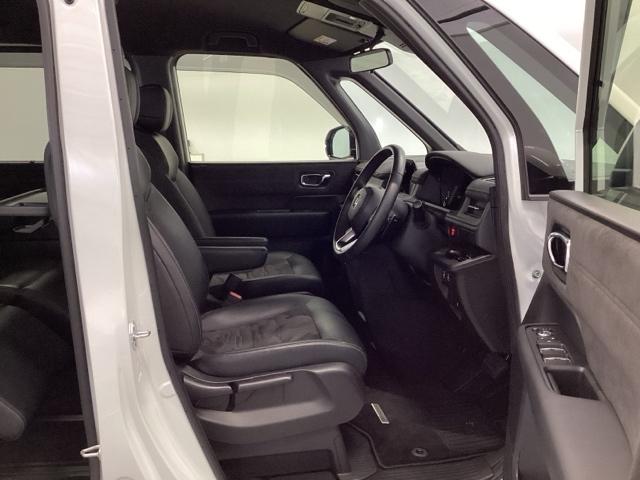 �g�̂��ݍ��ޗl�Ȍ`��ŁA�z�[���h���̂���t�����g�V�[�g�B��������x���Ă����̂ŁA�����Ԃ̉^�]���T�|�[�g���Ă���܂��B������񑫌����������Ƃ��Ă��܂��̂ŁA�����났���������܂��B