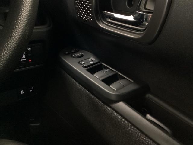 Ｎ－ＢＯＸカスタム ベースグレード　ＨｏｎｄａＣＯＮＮＥＣＴ対応純正メモリーナビ　ドラレコ　衝突軽減Ｂ　ハイビームアシスト　ＵＳＢ　フルセグテレビ　ＩＳＴＯＰ　ＬＥＤライト　Ｂカメラ　オートエアコン　ベンチＳ　前席シートヒーター　Ｓキー（34枚目）