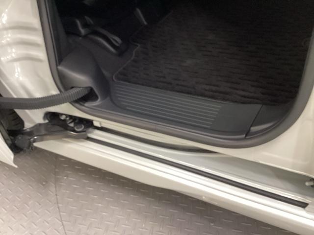 Ｎ－ＢＯＸカスタム ベースグレード　ＨｏｎｄａＣＯＮＮＥＣＴ対応純正メモリーナビ　ドラレコ　衝突軽減Ｂ　ハイビームアシスト　ＵＳＢ　フルセグテレビ　ＩＳＴＯＰ　ＬＥＤライト　Ｂカメラ　オートエアコン　ベンチＳ　前席シートヒーター　Ｓキー（40枚目）