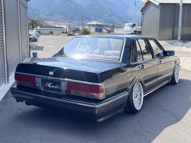 グロリア ベンコラ 車高調 ピロアッパー 17インチアルミホイール フロントリップ マッドガード ノーマルから仕上げ! 全面塗装色替え!(6枚目)