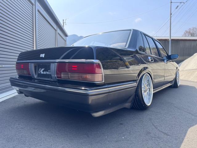 グロリア ベンコラ 車高調 ピロアッパー 17インチアルミホイール フロントリップ マッドガード ノーマルから仕上げ! 全面塗装色替え!(7枚目)