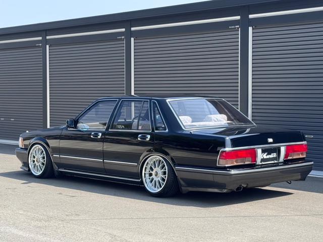 グロリア ベンコラ 車高調 ピロアッパー 17インチアルミホイール フロントリップ マッドガード ノーマルから仕上げ! 全面塗装色替え!(9枚目)