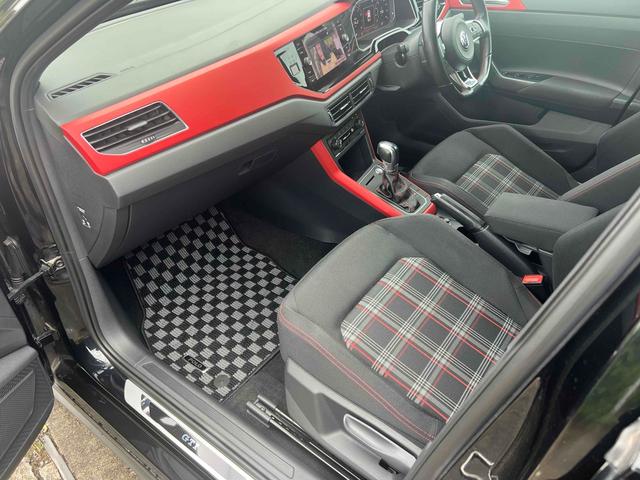 ポロＧＴＩ ベースグレード　バックカメラ　ナビ　ＴＶ　クリアランスソナー　オートクルーズコントロール　衝突被害軽減システム　アルミホイール　ＬＥＤヘッドランプ　キーレスエントリー　アイドリングストップ　電動格納ミラー　ＡＴ（14枚目）