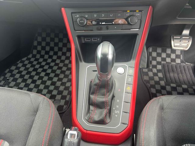 ポロＧＴＩ ベースグレード　バックカメラ　ナビ　ＴＶ　クリアランスソナー　オートクルーズコントロール　衝突被害軽減システム　アルミホイール　ＬＥＤヘッドランプ　キーレスエントリー　アイドリングストップ　電動格納ミラー　ＡＴ（17枚目）