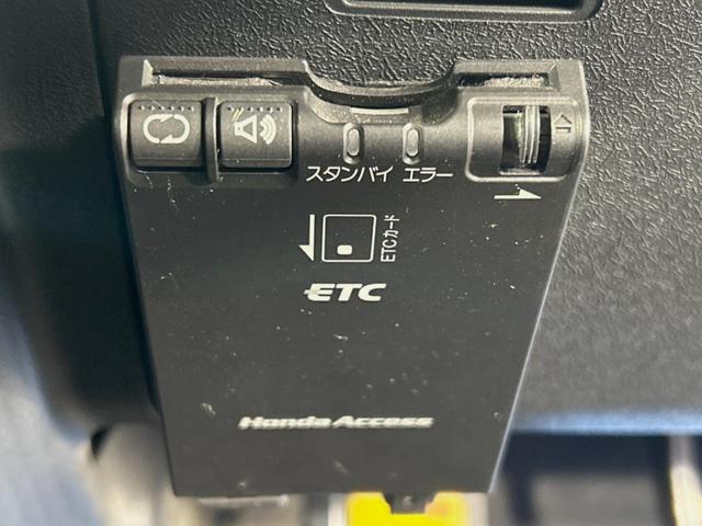 スパーダＳ　スマートスタイルエディション　禁煙車　純正ナビ　後席モニター　両側電動ドア　バックカメラ　純正１６インチＡＷ　ＨＩＤヘッドランプ　コーナーセンサー　スマートキー　オートエアコン　８人乗り　ＥＴＣ　ＣＤ／ＤＶＤ再生(5枚目)