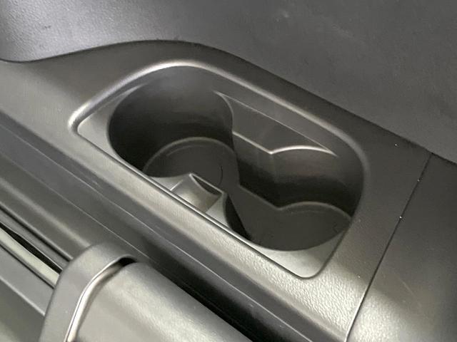デリカＤ：５ Ｐ　禁煙車　４ＷＤ　純正１１インチナビ　全周囲カメラ　両側電動スライドドア　衝突軽減システム　レーダークルーズ　ＥＴＣ　Ｂｌｕｅｔｏｏｔｈ　　ドラレコ　パワーバックドア　ＬＥＤライト　パワーシート（60枚目）