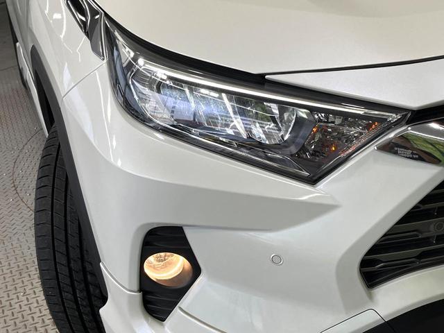 ＲＡＶ４ Ｇ　４ＷＤ　フルエアロ　禁煙車　純正９インチＳＤナビ　バックカメラ　衝突被害軽減システム　レーダークルーズ　電動リアゲート　パワーシート　ドラレコ　ＥＴＣ　コーナーセンサー　スマートキー（12枚目）