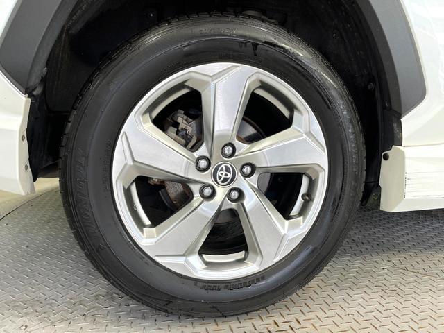 ＲＡＶ４ Ｇ　４ＷＤ　フルエアロ　禁煙車　純正９インチＳＤナビ　バックカメラ　衝突被害軽減システム　レーダークルーズ　電動リアゲート　パワーシート　ドラレコ　ＥＴＣ　コーナーセンサー　スマートキー（30枚目）