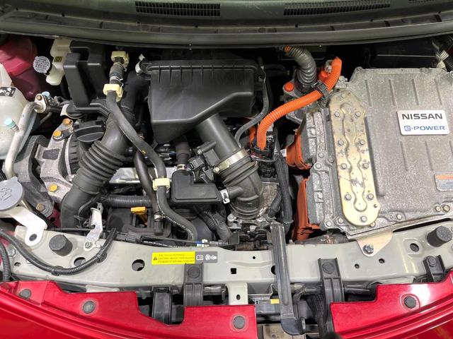 ノート ｅ－パワー　Ｘ　ＳＤナビ　バックカメラ　衝突被害軽減システム　禁煙車　ドラレコ　コーナーセンサー　スマートキー　ＥＴＣ　車線逸脱警報　　オートエアコン　純正１５インチアルミ　Ｂｌｕｅｔｏｏｔｈ　ＣＤ　ＤＶＤ再生（18枚目）