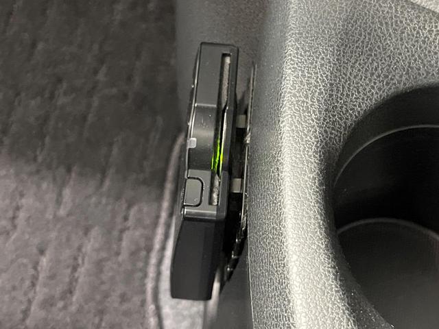 ノート Ｓ　純正ＳＤナビ　衝突被害軽減システム　禁煙車　コーナーセンサー　車線逸脱警報　オートライト　レーンアシスト　Ｂｌｕｅｔｏｏｔｈ　ＣＤ　ＤＶＤ再生　フルセグＴＶ　アイドリングストップ　ドアバイザー（4枚目）