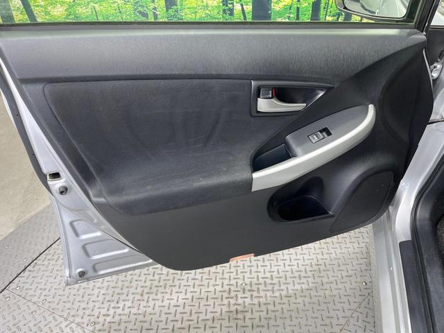 プリウス Ｇ　純正ＳＤナビ　バックカメラ　禁煙車　パワーシート　スマートキー　ＨＩＤヘッド　ビルトインＥＴＣ　クルコン　オートライト　オートエアコン　純正１５インチアルミ　Ｂｌｕｅｔｏｏｔｈ　ＣＤ　フルセグ（44枚目）