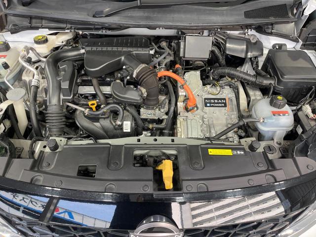 ノート Ｘ　純正９型ナビ　全周囲カメラ　衝突軽減装置　デジタルミラー　禁煙車　ドラレコ　コーナーセンサー　スマートキー　ＬＥＤヘッド　ビルトインＥＴＣ　オートライト　Ｂｌｕｅｔｏｏｔｈ　フルセグ　ＬＥＤフォグ（17枚目）