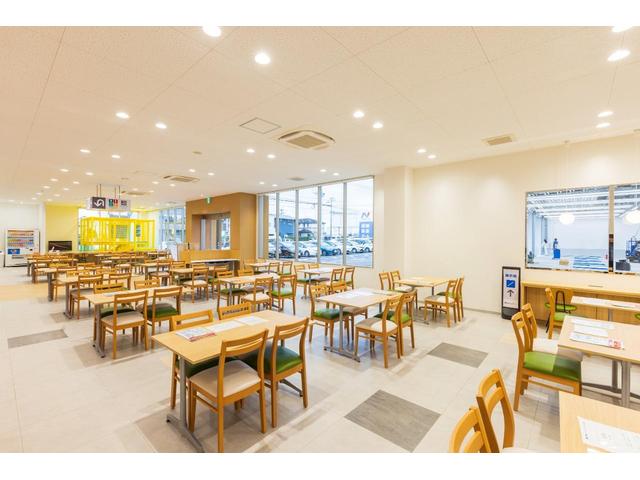 プリウス Ｓツーリングセレクション　純正９インチＳＤナビ　バックカメラ　衝突被害軽減システム　レーダークルーズ　禁煙車　ドラレコ　コーナーセンサー　ビルトインＥＴＣ　ＬＥＤヘッド　オートハイビーム　オートライト　オートエアコン（80枚目）
