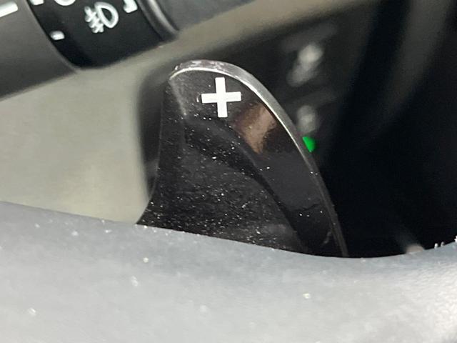 ヴェゼル ハイブリッドＲＳ・ホンダセンシング　禁煙車　純正８型ＳＤナビ　バックカメラ　衝突被害軽減システム　レーダークルーズ　ハーフレザーシート　シートヒーター　コーナーセンサー　スマートキー　ＬＥＤヘッド　ＥＴＣ　車線逸脱警報（29枚目）