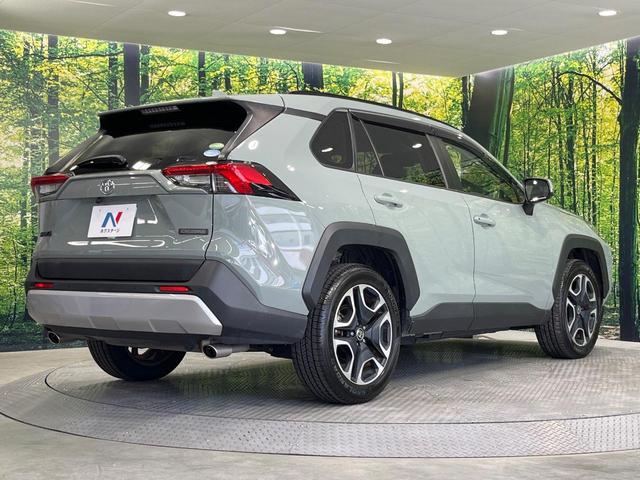 ＲＡＶ４ アドベンチャー　４ＷＤ　ＳＤナビ　バックカメラ　衝突被害軽減システム　レーダークルーズ　禁煙車　パワーシート　コーナーセンサー　スマートキー　ＬＥＤヘッド　ビルトインＥＴＣ　オートハイビーム　車線逸脱警報（17枚目）