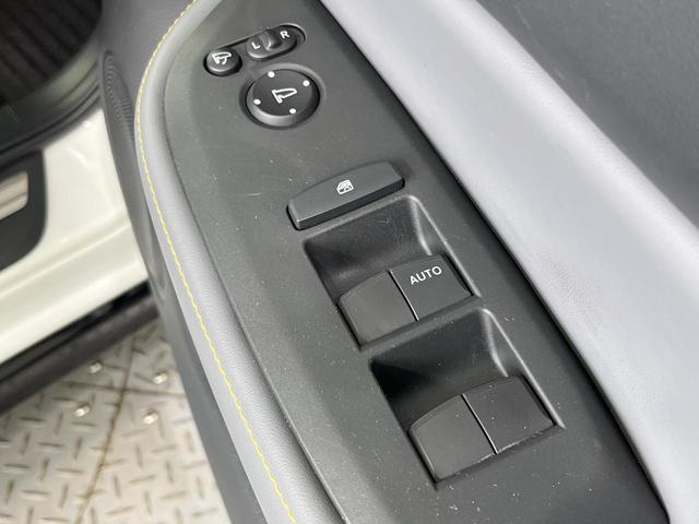 フィット ｅ：ＨＥＶ　ＲＳ　純正９型コネクトナビ　バックカメラ　衝突被害軽減システム　レーダークルーズ　禁煙車　ハーフレザーシート　ドラレコ　コーナーセンサー　ＬＥＤヘッド　ＥＴＣ２．０　車線逸脱警報　オートライト（22枚目）