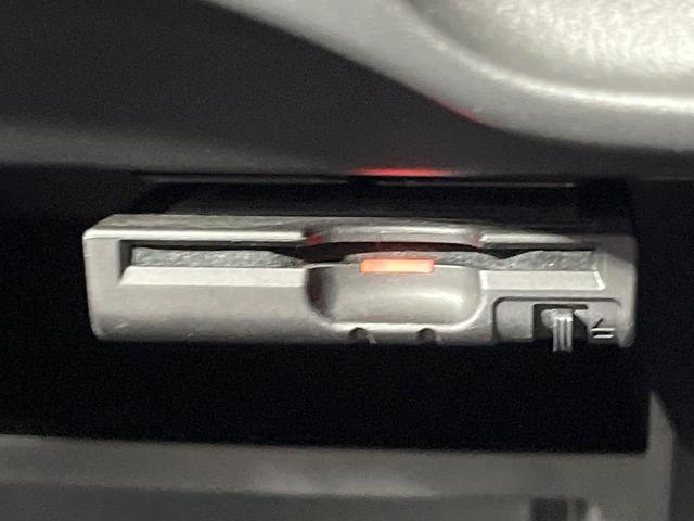ノート Ｘ　純正ＳＤナビ　衝突被害軽減システム　禁煙車　ドラレコ　ＬＥＤヘッド　ＥＴＣ　車線逸脱警報　オートライト　ＤＶＤ再生　フルセグＴＶ　電動格納ミラー　ドアバイザー（6枚目）
