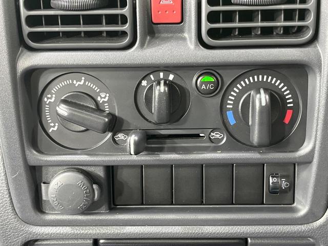 クリッパートラック ＤＸ　４ＷＤ　禁煙車　エアコン　衝突安全ボディ　パワーステアリング　トラクションコントロール（5枚目）