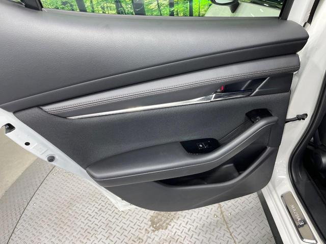 MAZDA3ファストバック 15Sツーリング 純正8型SDナビ バックカメラ 衝突被害軽減システム 禁煙車 ドラレコ コーナーセンサー スマートキー LEDヘッド ビルトインETC クルコン 車線逸脱警報 オートライト デュアルエアコン(52枚目)