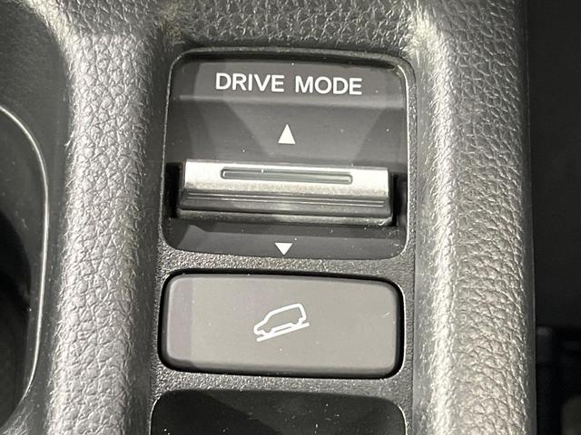 ヴェゼル e:HEV X 純正9型SDナビ バックカメラ レーダークルーズ 禁煙車 コーナーセンサー スマートキー LEDヘッド ビルトインETC 車線逸脱警報 オートライト オートエアコン 純正16インチアルミ(36枚目)