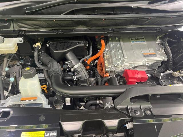 セレナ e-パワー ハイウェイスターV 両側電動ドア 純正9型SDナビ 全周囲カメラ プロパイロット 衝突被害軽減システム レーダークルーズ 禁煙車 ドラレコ コーナーセンサー LEDヘッド ビルトインETC オートハイビーム 車線逸脱警報(19枚目)